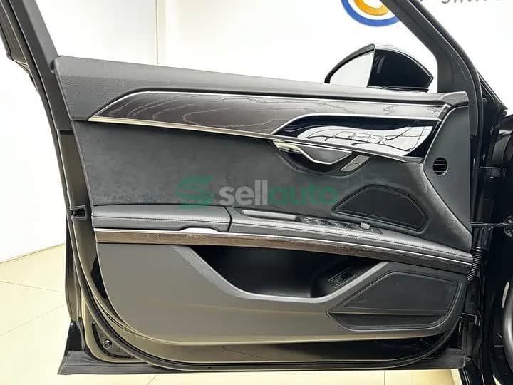 Audi A8 2023 4