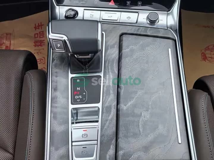 Audi A7L 2025 12