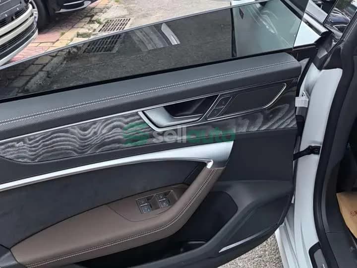Audi A7L 2025 6