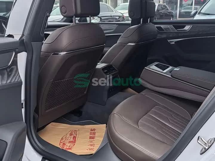 Audi A7L 2025 7