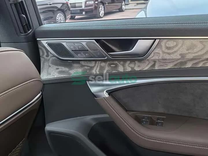 Audi A7L 2025 9