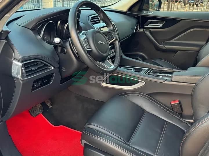 Jaguar F-PACE 2021 12