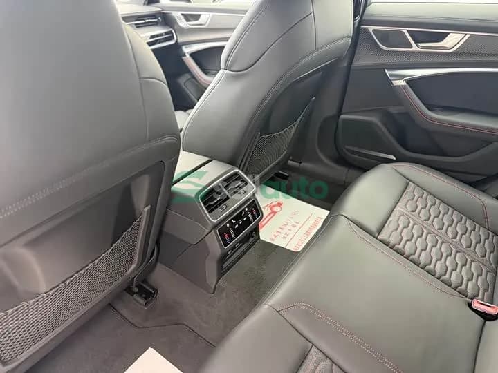 Audi RS 6 2025 9