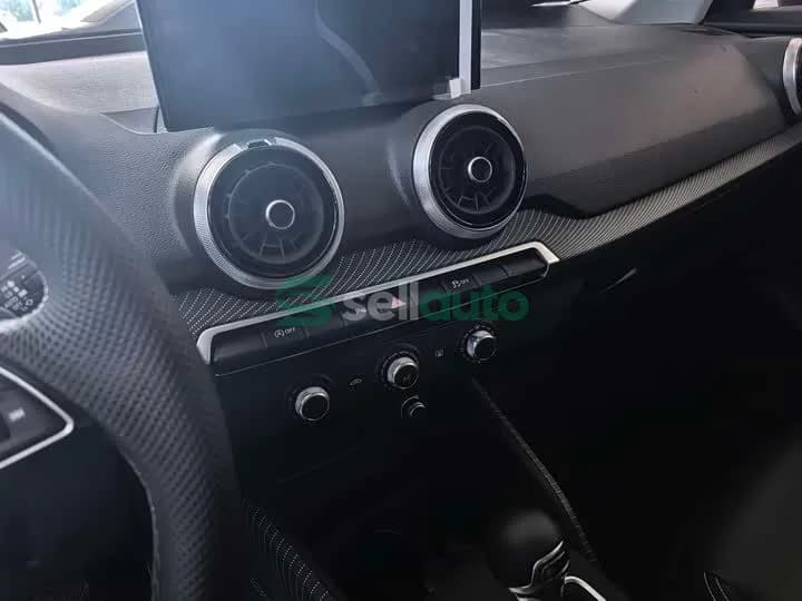 Audi Q2L 2026 7