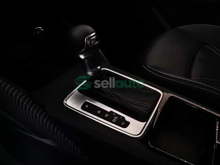 Audi Q2L 2026 8