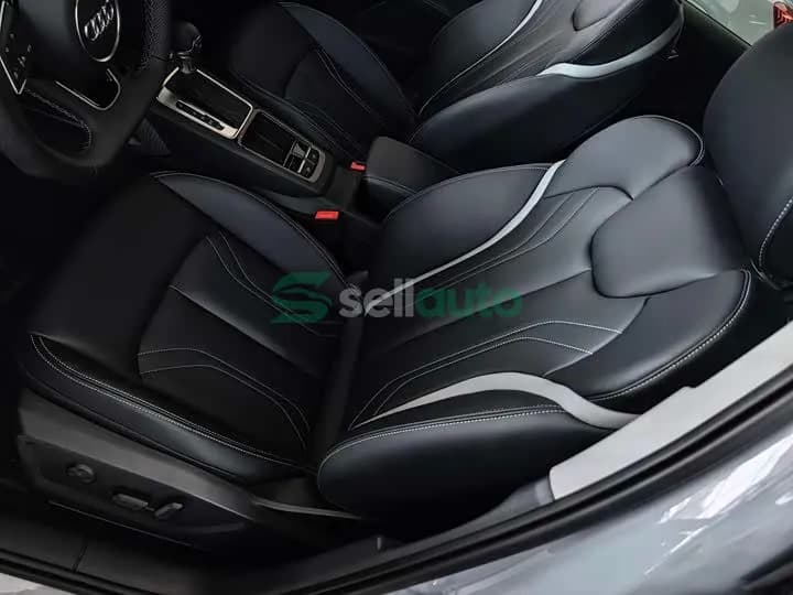 Audi Q2L 2026 10
