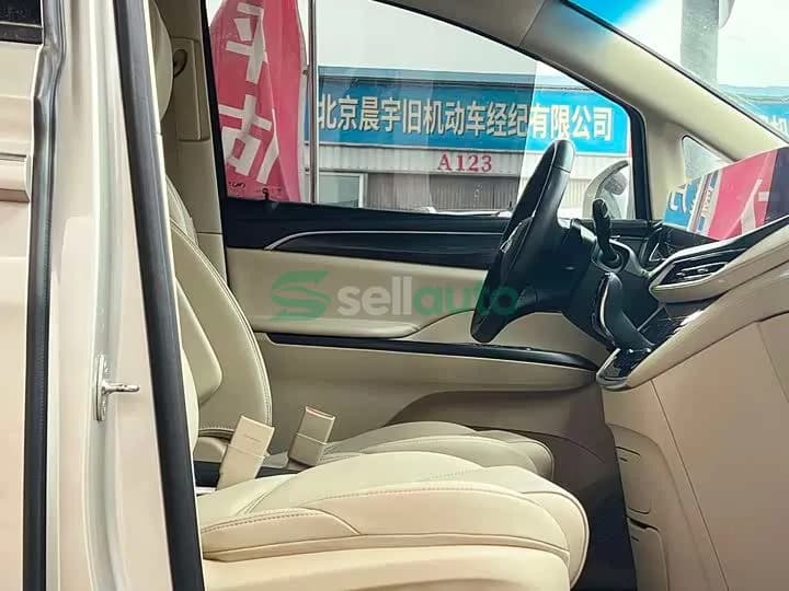 Buick GL8 2021 9