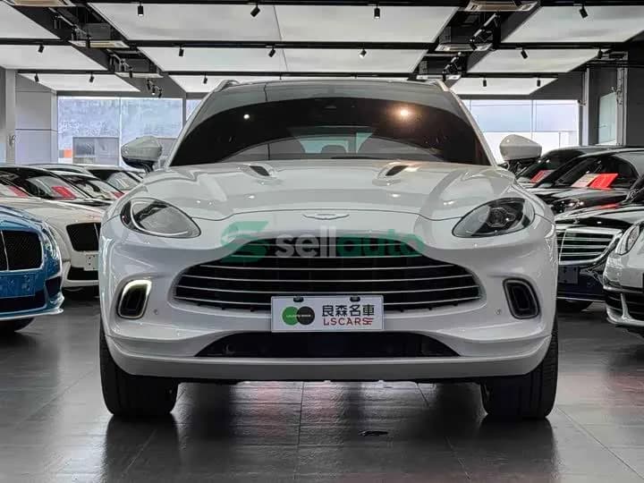 Aston Martin DBX 2022 2