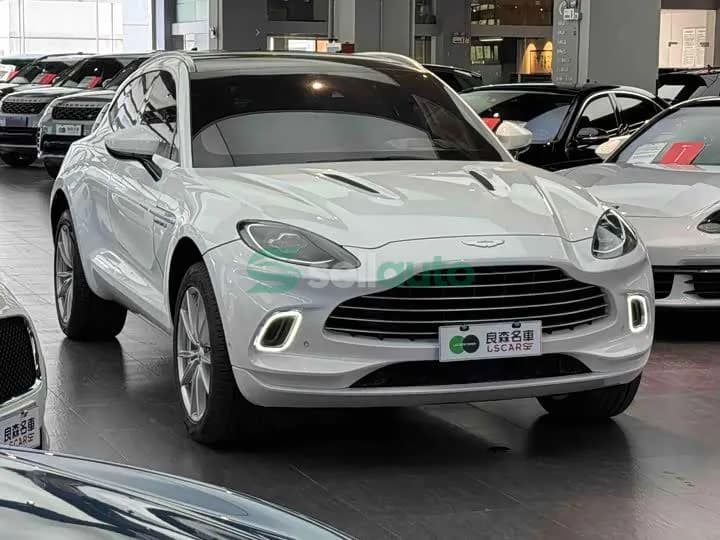 Aston Martin DBX 2022 3