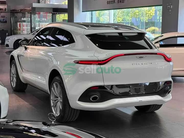 Aston Martin DBX 2022 4