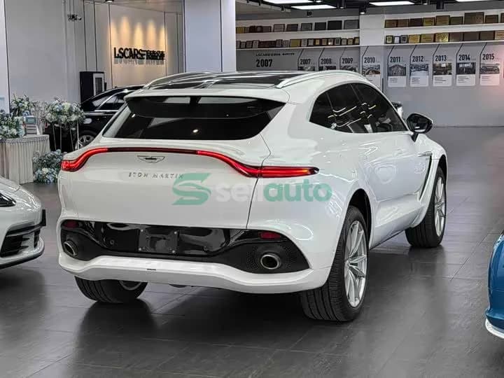 Aston Martin DBX 2022 6