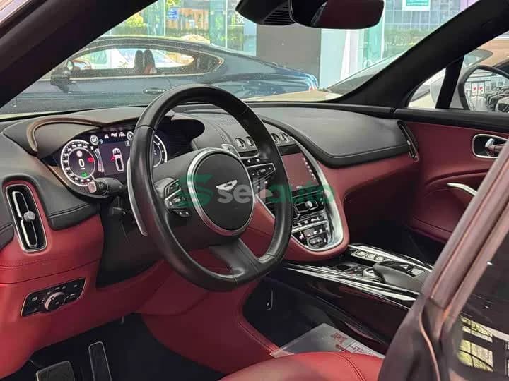 Aston Martin DBX 2022 7