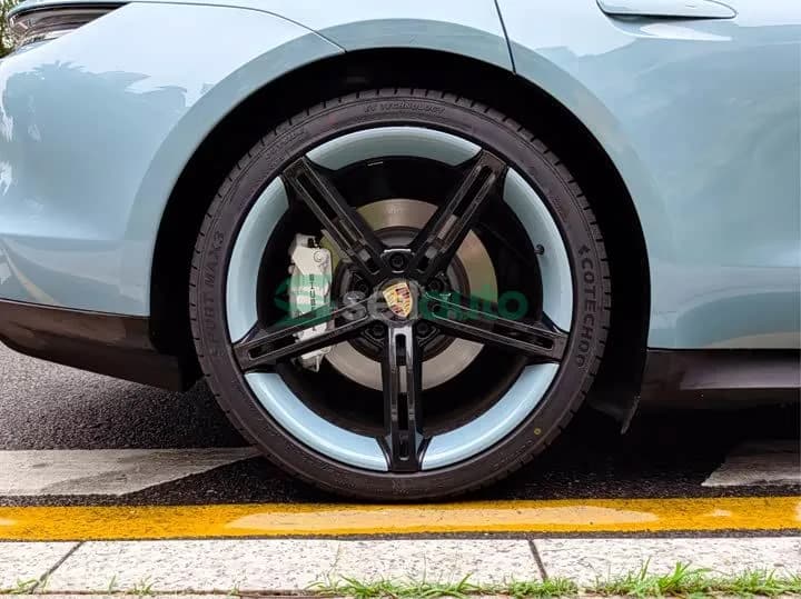 Porsche Taycan 2021 8