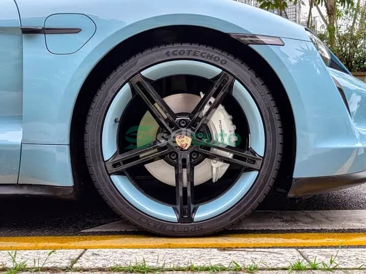 Porsche Taycan 2021 9