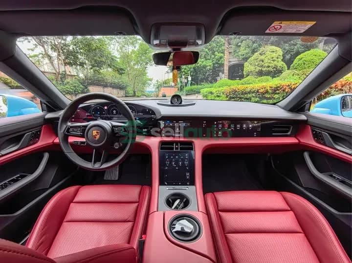 Porsche Taycan 2021 10
