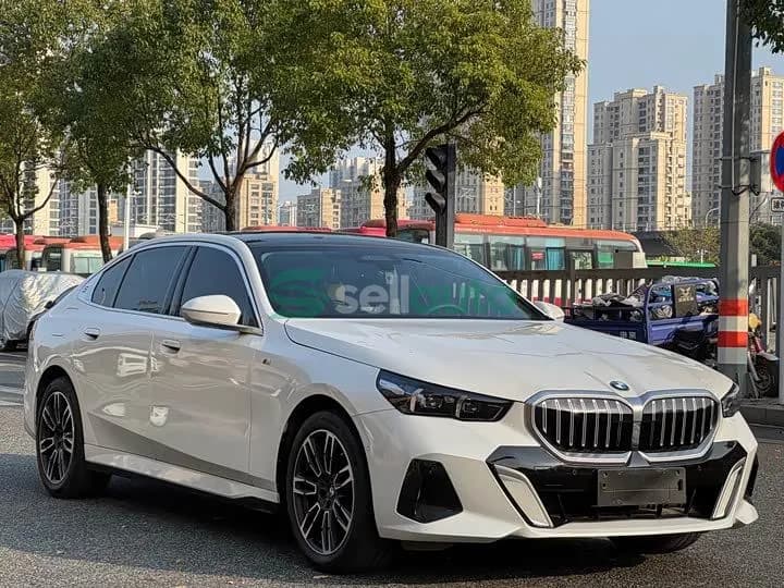 BMW 5 2024 1