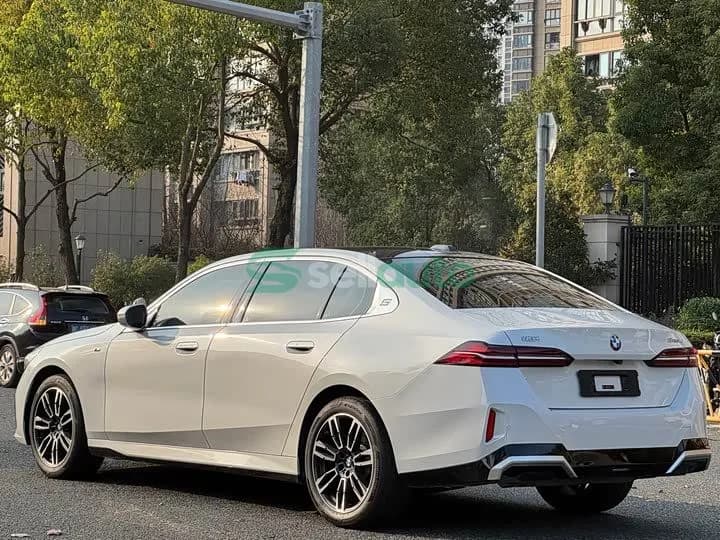 BMW 5 2024 6