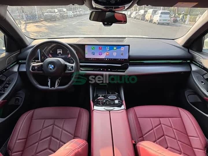 BMW 5 2024 8