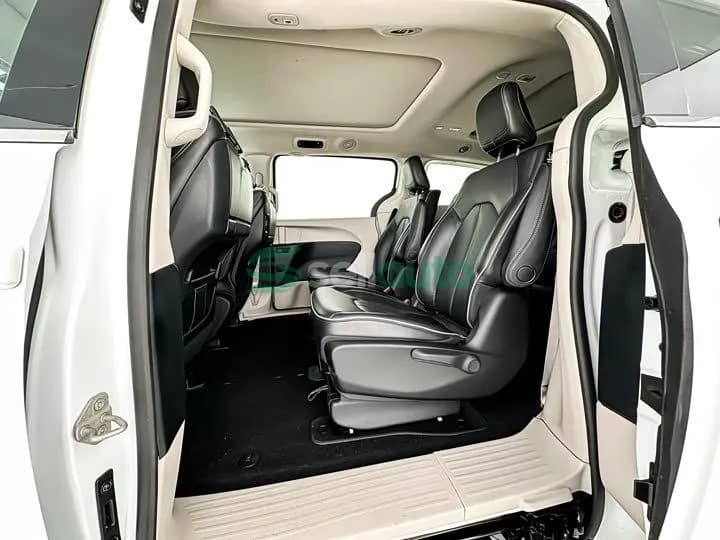 Mercedes-Benz PHEV 2025 12
