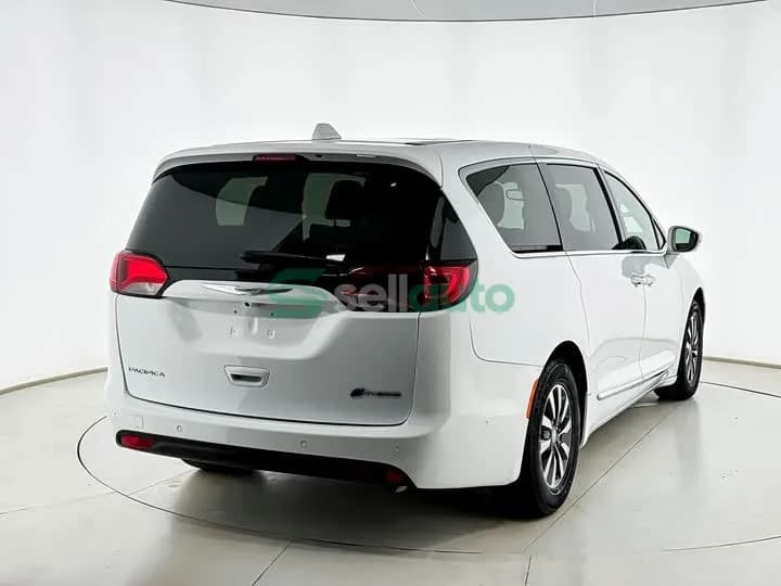 Mercedes-Benz PHEV 2025 3