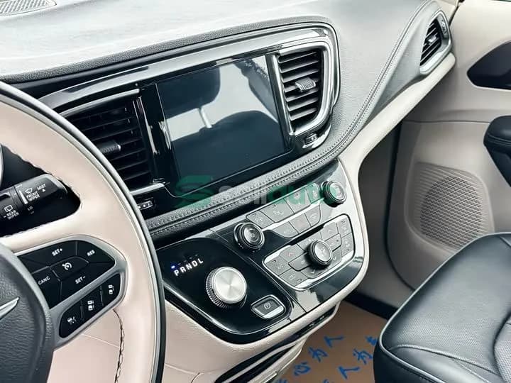 Mercedes-Benz PHEV 2025 7