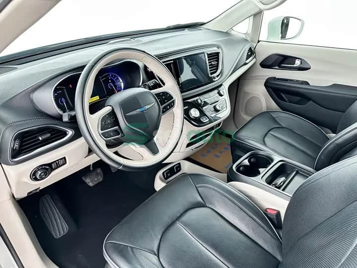 Mercedes-Benz PHEV 2025 8