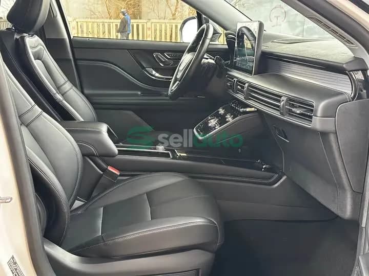 Lincoln Adventurer 2021 11