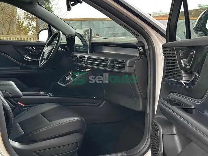 Lincoln Adventurer 2021 10