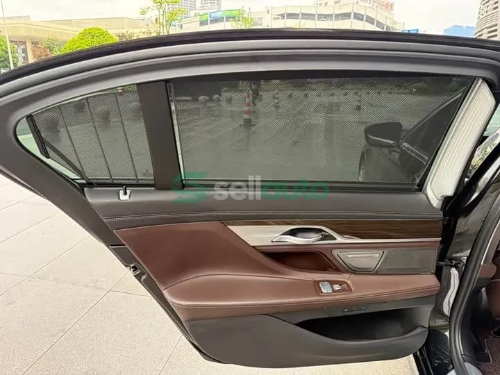 BMW 7 2021 11