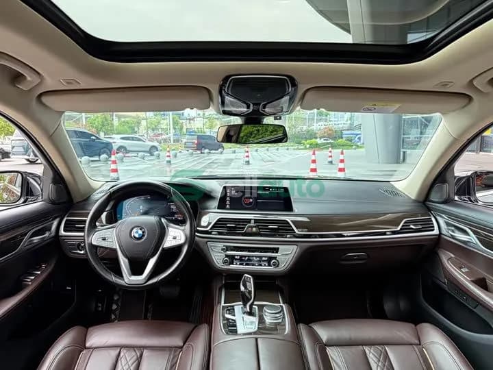 BMW 7 2021 12