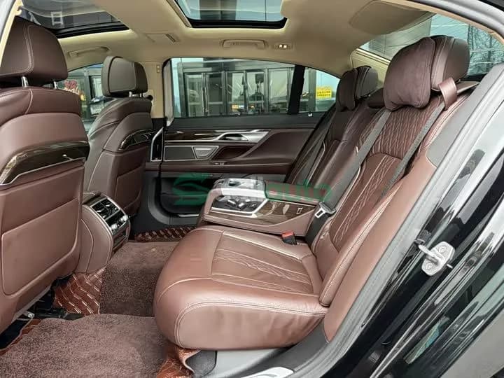 BMW 7 2021 8