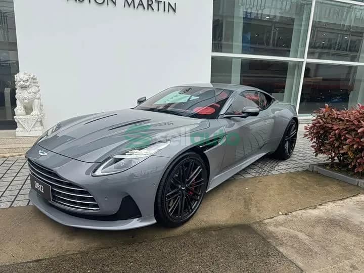 Aston Martin DB12 2025 1