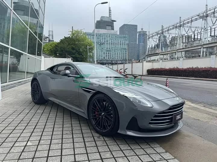 Aston Martin DB12 2025 3