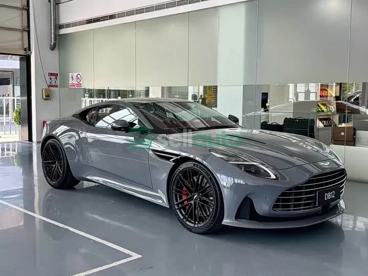 Aston Martin DB12 2025 4