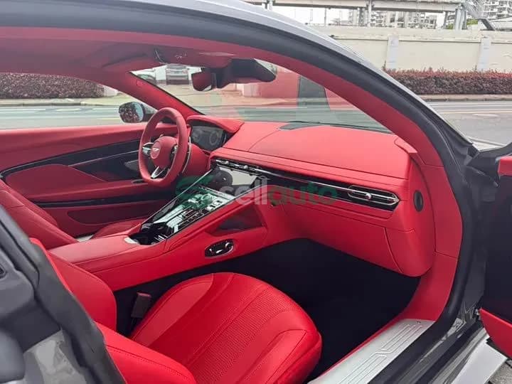 Aston Martin DB12 2025 10