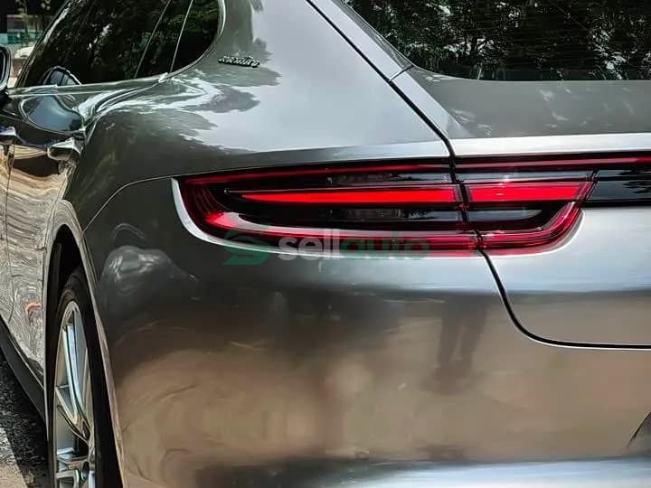 Porsche Panamera 2021 4