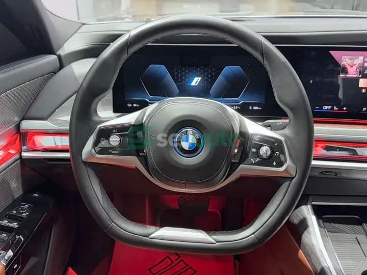 BMW i7 2023 12