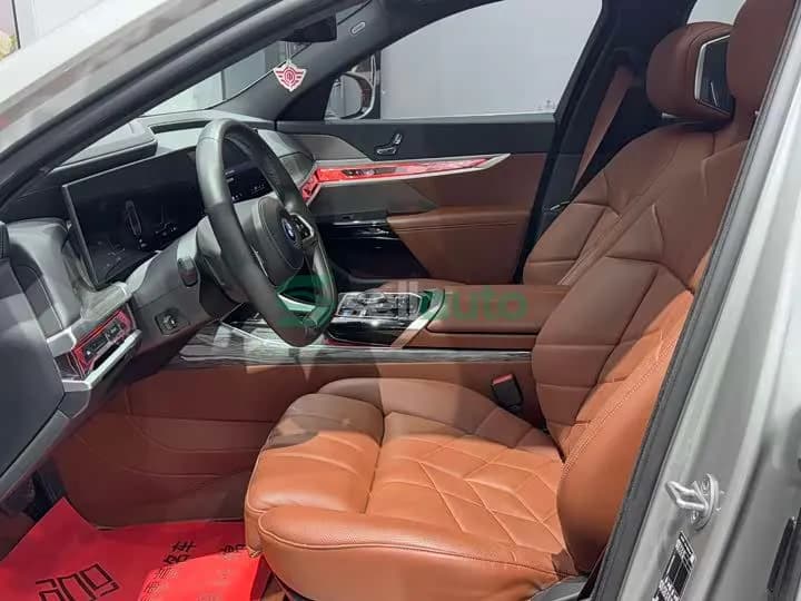 BMW i7 2023 10