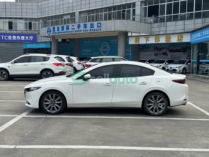 Mazda 3 2023 10