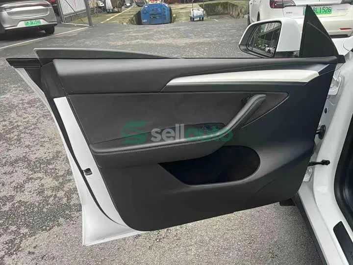 Tesla Model Y 2022 9