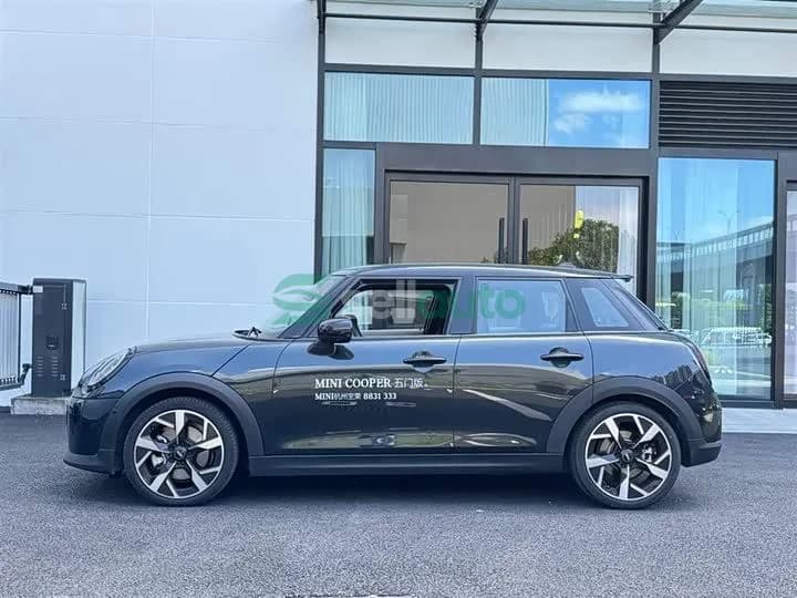 BMW MINI 2024 3