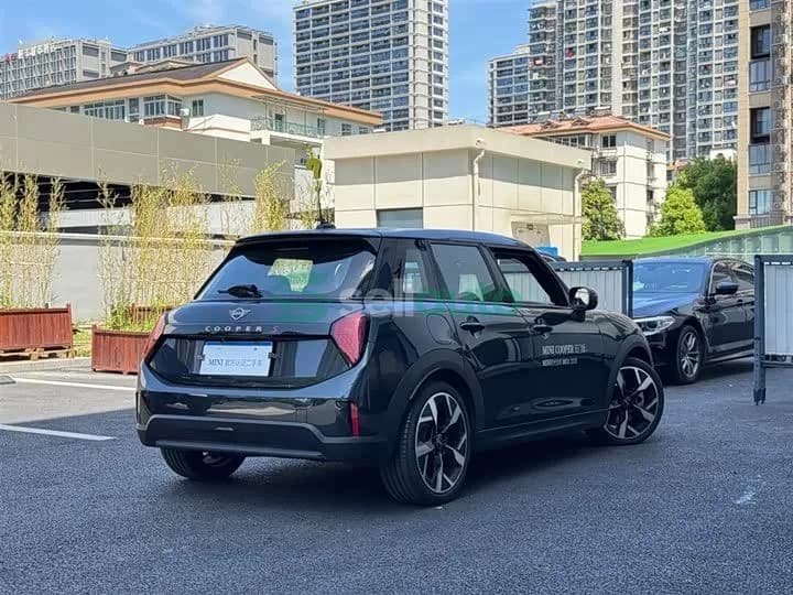 BMW MINI 2024 5