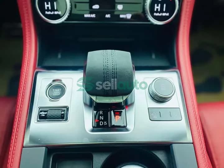 Jaguar F-PACE 2024 11