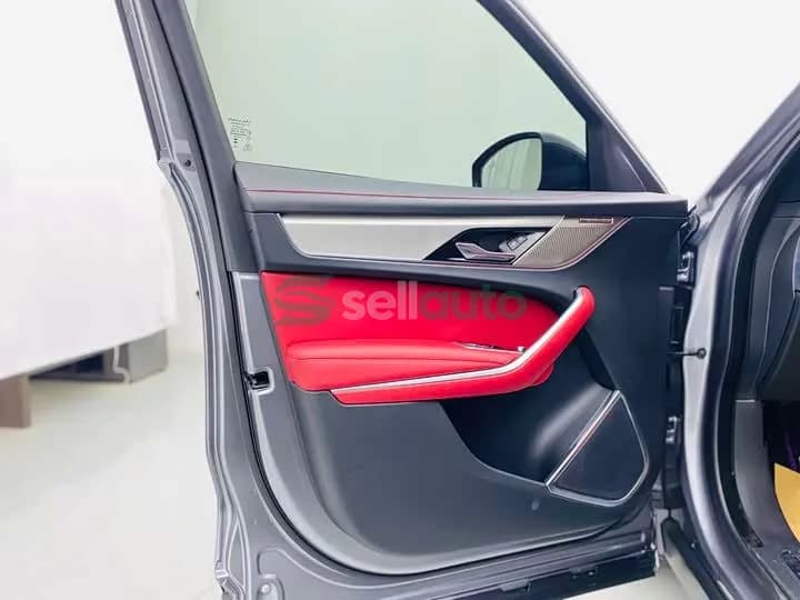 Jaguar F-PACE 2024 12