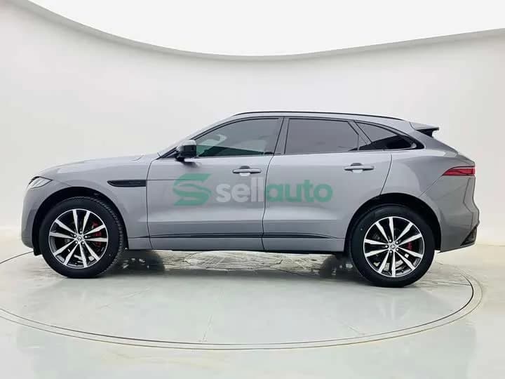 Jaguar F-PACE 2024 4