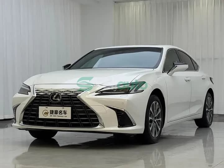 Lexus ES 2025