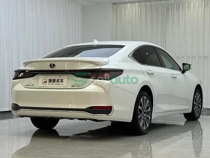 Lexus ES 2025 11