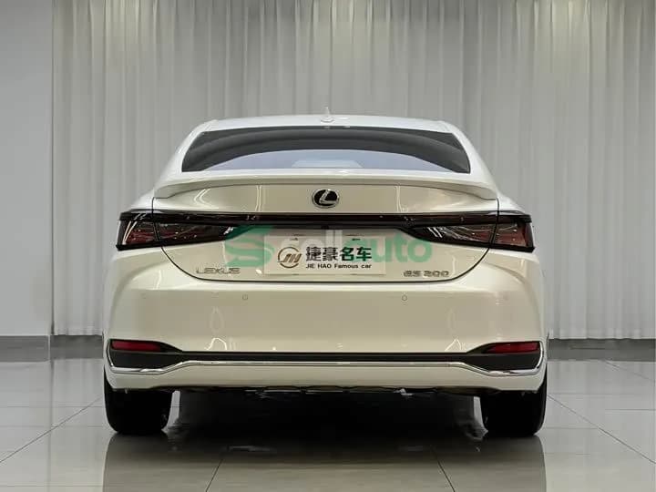 Lexus ES 2025 12