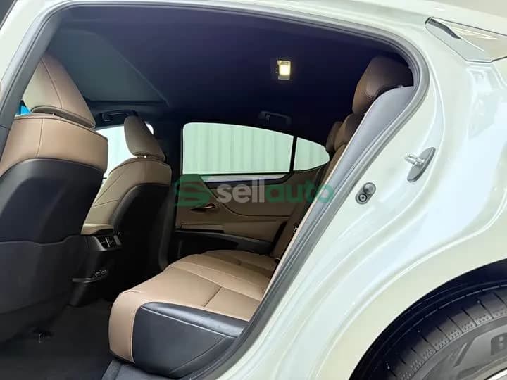 Lexus ES 2025 6