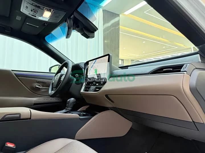 Lexus ES 2025 9